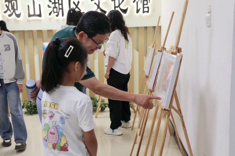 市民在現場觀展。