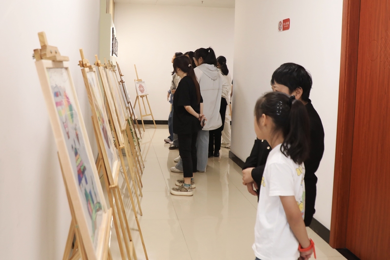 市民在現場觀展。