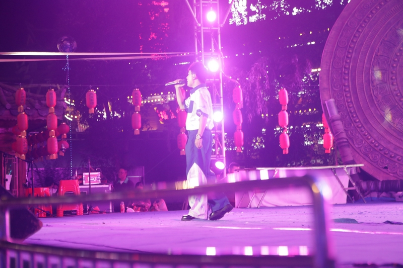 歌曲串燒《人間、日不落》。