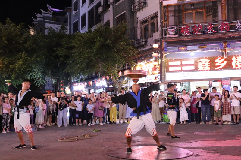 《陀螺競技表演》。