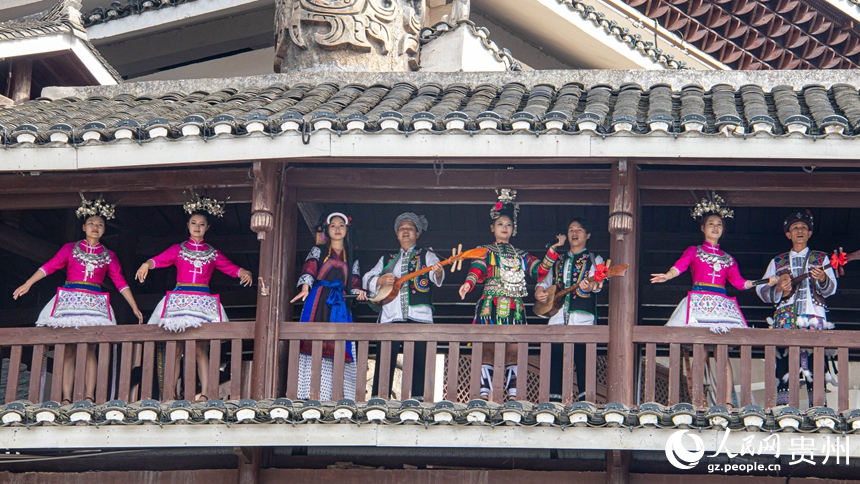 多人演唱侗族大歌。 人民網 黃小桃攝