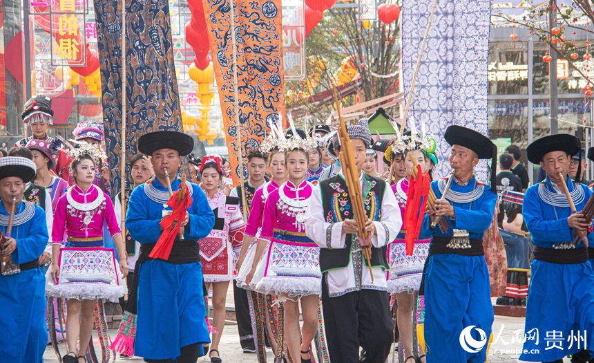 巡游現場。 人民網 黃小桃攝