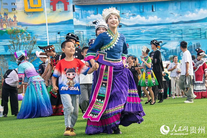 巡游現場。 人民網 黃小桃攝