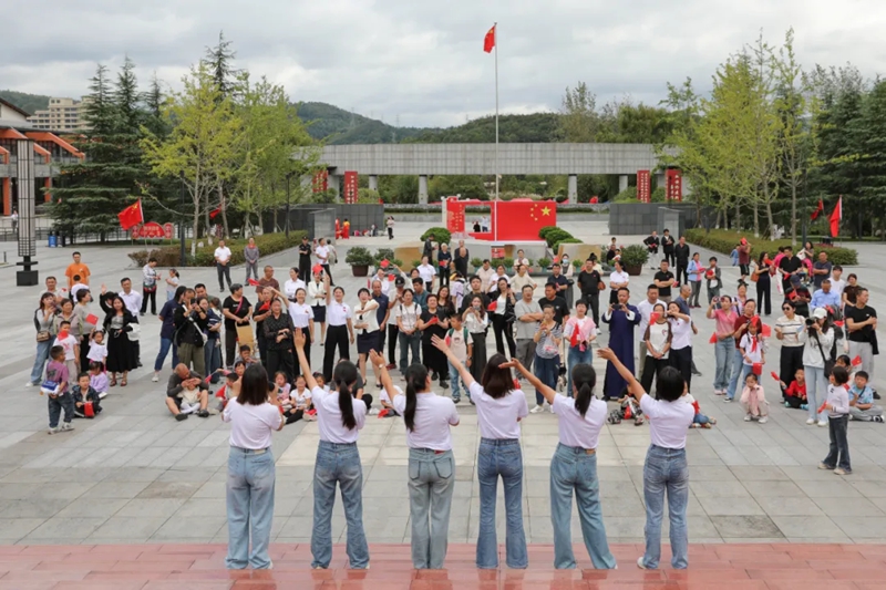 息烽雙節旅游市場火熱。