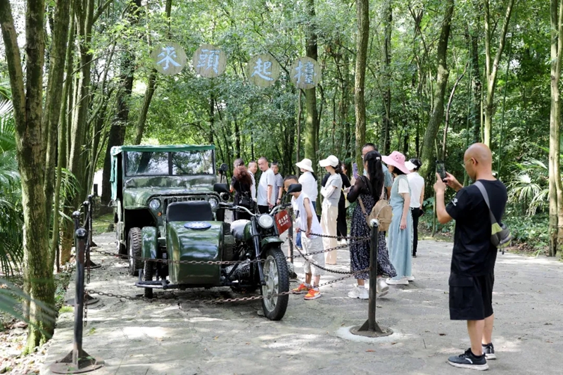 息烽雙節旅游市場火熱。