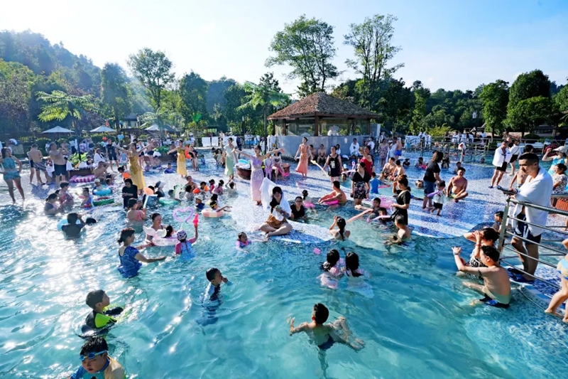 息烽雙節旅游市場火熱。