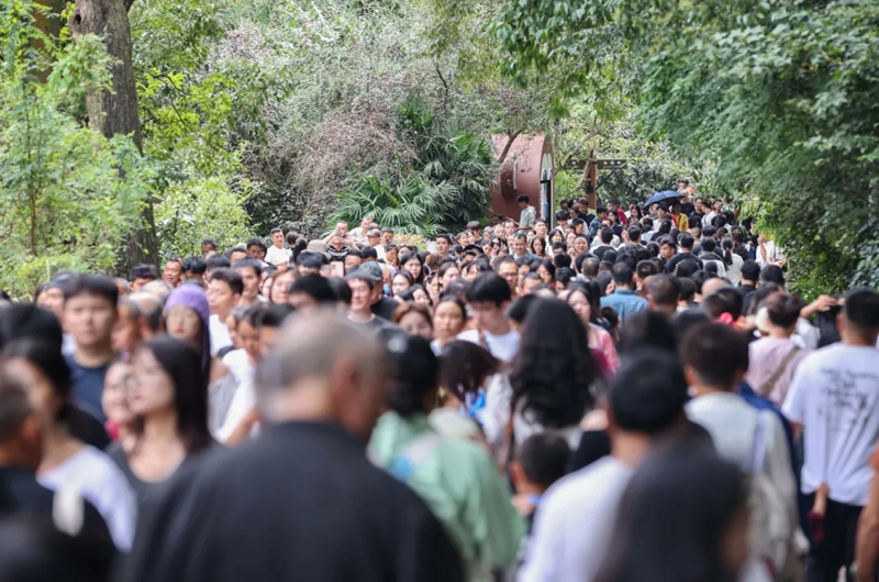 黔靈山雙節人氣旺。