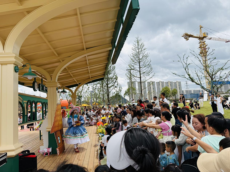 兒童劇表演?！盎没觵oung”項目供圖