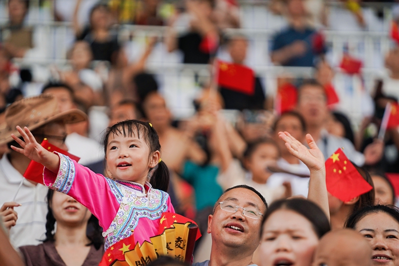 觀眾席人山人海。