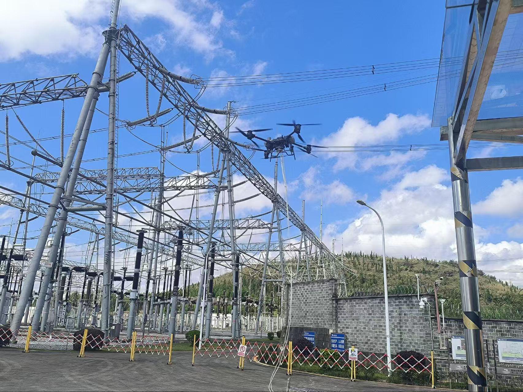 無人機精準作業現場。興義供電局供圖