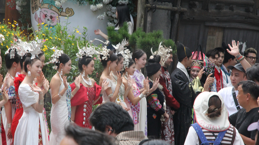 屯堡旅游體驗。貴旅集團供圖