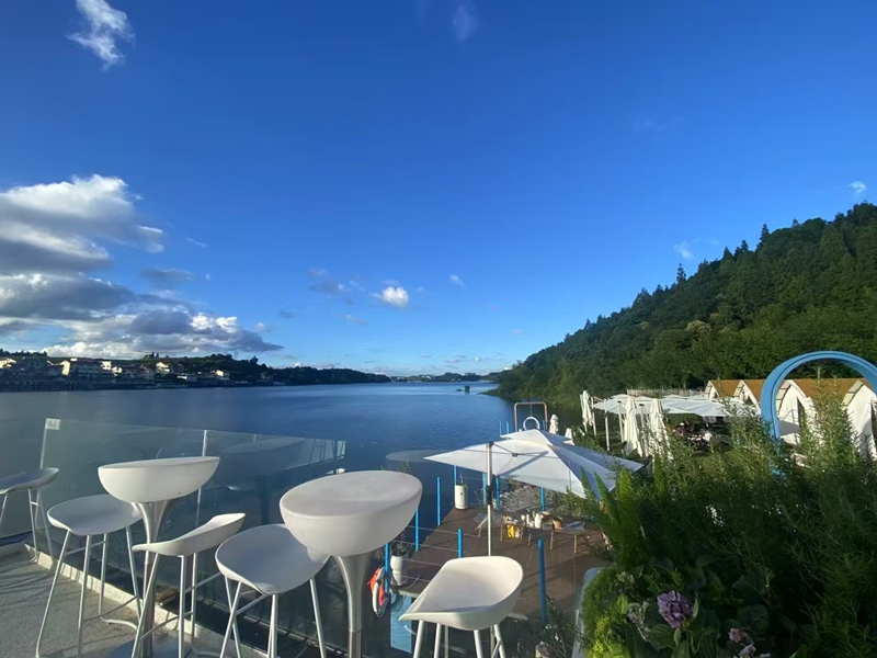 紅楓湖鎮大沖村的“藍白小寨”藍調小院民宿。