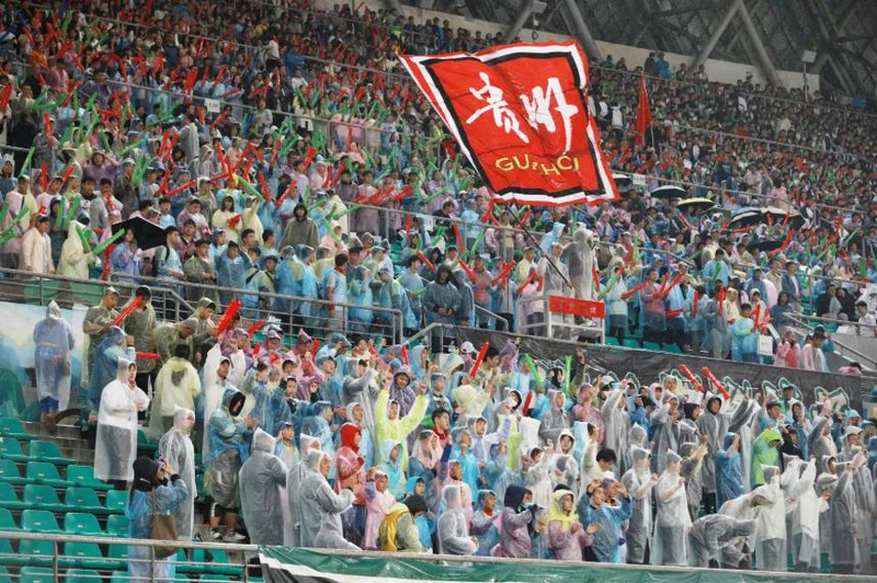 “城超”決賽現場萬人歡呼。