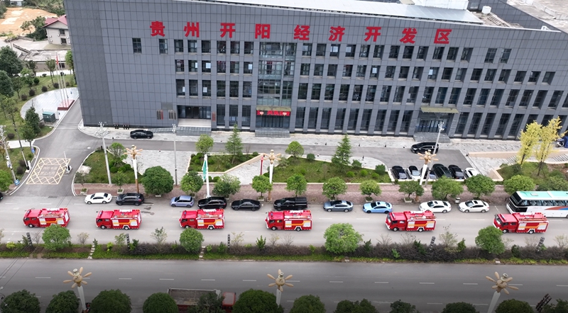 圖為:消防救援車配送鄉(鎮)
