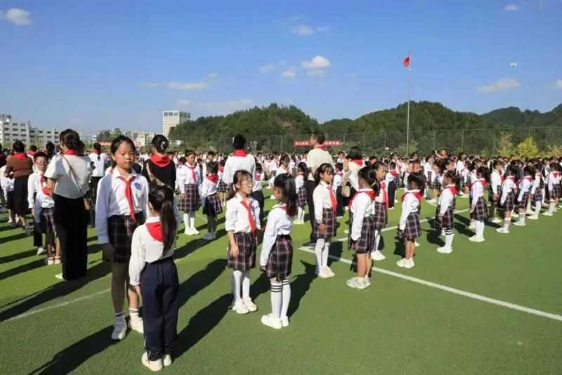 貴州各級少先隊組織廣泛開展“十·一三”建隊日系列主題活動。