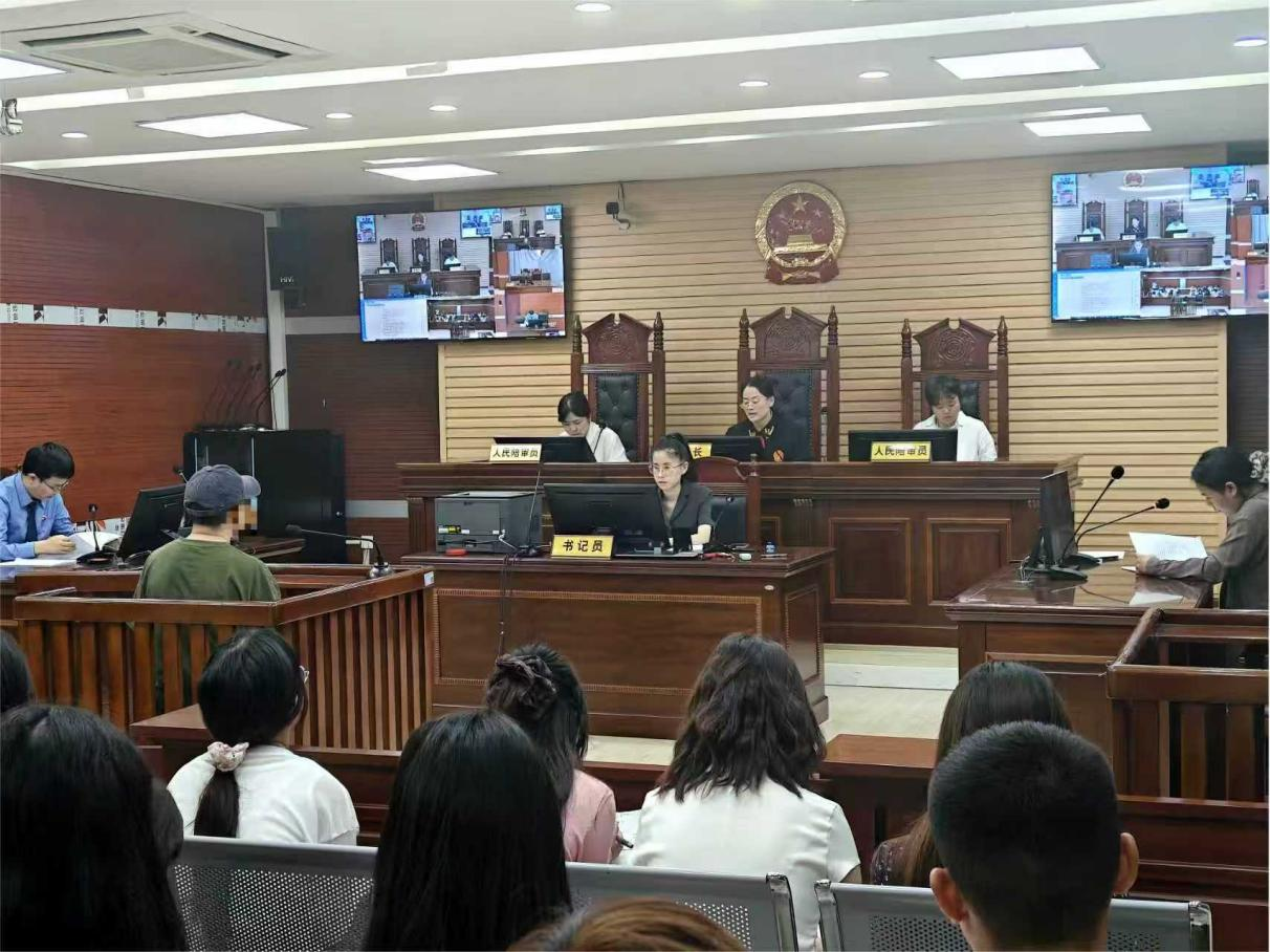 庭審變 “課堂” 。