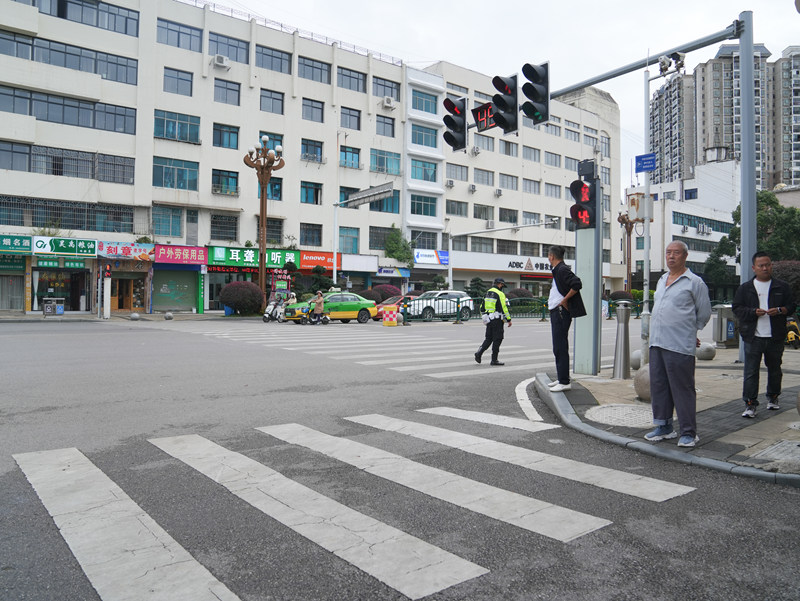 專項整治交通不文明行為  繪就城市文明出行畫卷。