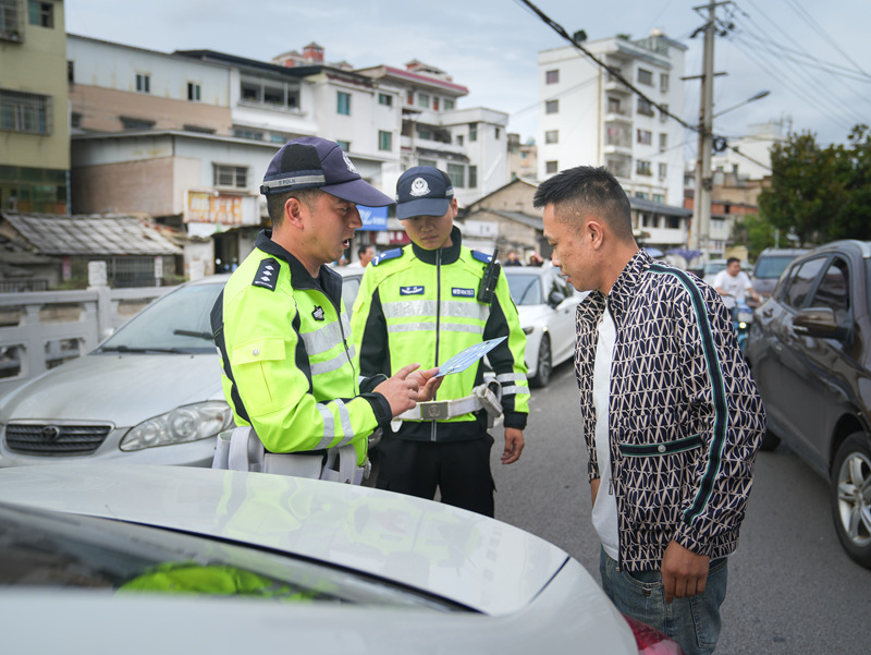 專項整治交通不文明行為  繪就城市文明出行畫卷。