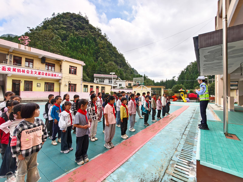 專項整治交通不文明行為  繪就城市文明出行畫卷。