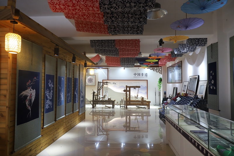 織金縣蔡群苗族蠟染刺繡有限公司展廳