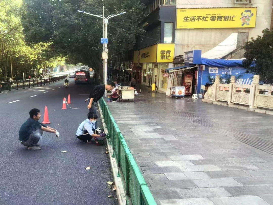 西秀區園林局開展花架拆除工作。