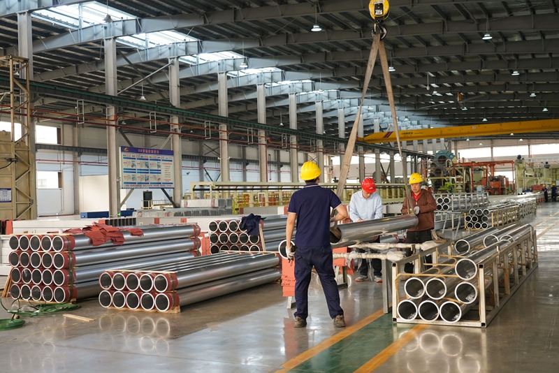 工人正在打包產品。陸勁松 攝 (3).jpg