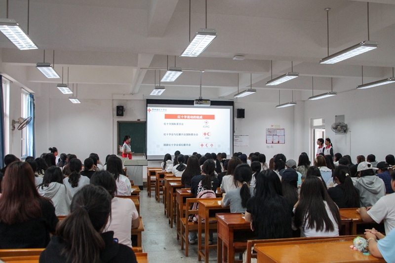 1、參訓新生參加紅十字救護員（初級）培訓。