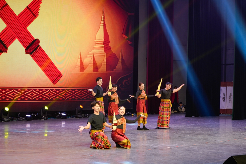 8、貴州大學國際學院舞蹈《古今舞步》。