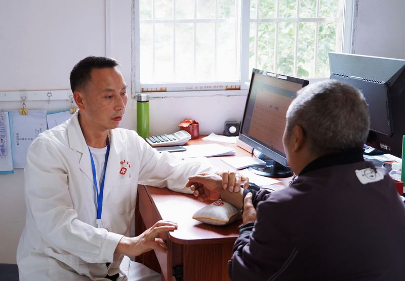 花秋鎮樂境村衛生室。