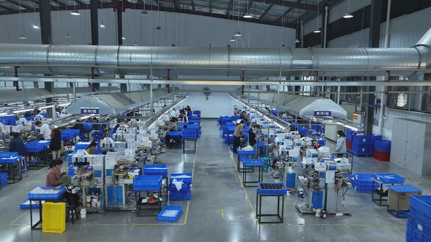 松桃孟溪強村富民工坊車間。任濤攝