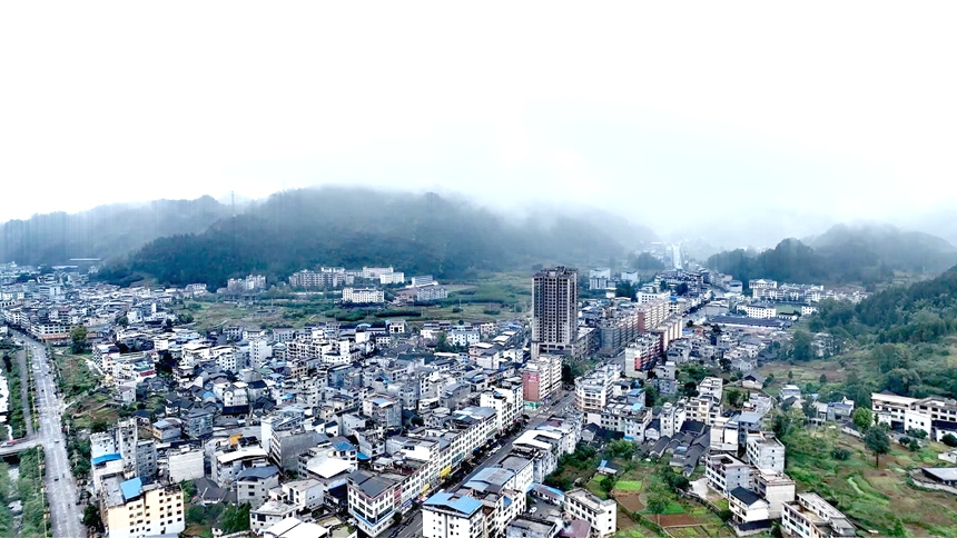 松桃縣孟溪鎮全景。任濤攝