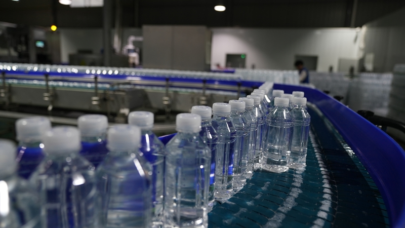 瓶裝水生產線（楊亞旭攝）.JPG