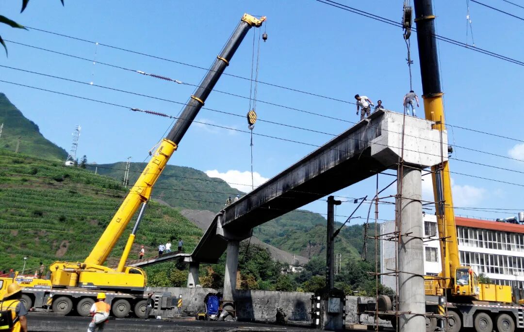 客戶經理實地了解企業運營維護情況。