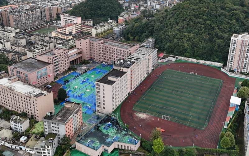 六枝一中航拍圖。