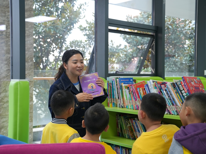 貴州平壩：“童萌閱讀匯”歡樂啟幕 萌娃樂享繪本閱讀新體驗。