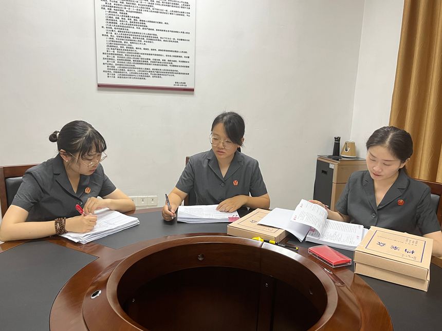 2025年8月28日，黔西南中級人民法院法官合議收回國有土地使用權案。郭正一 攝