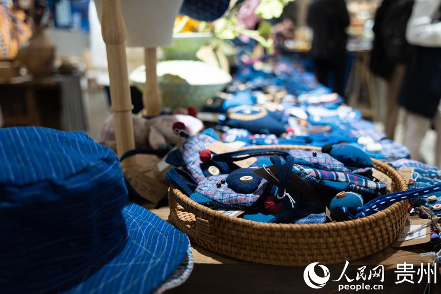 新茶飲業態與非遺文創融合。人民網記者 涂敏攝