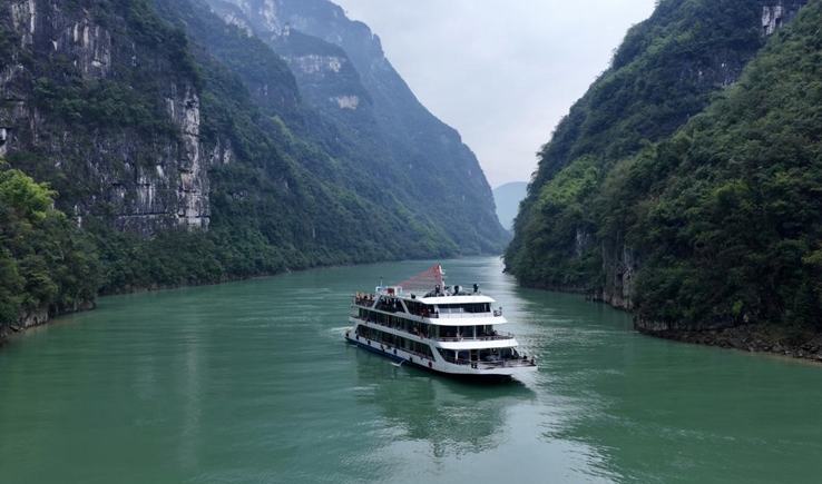 一江連兩地 航線啟新程