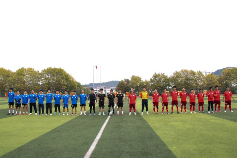 凱里學院“校長杯”青少年校園足球“班超”聯賽火熱開幕。