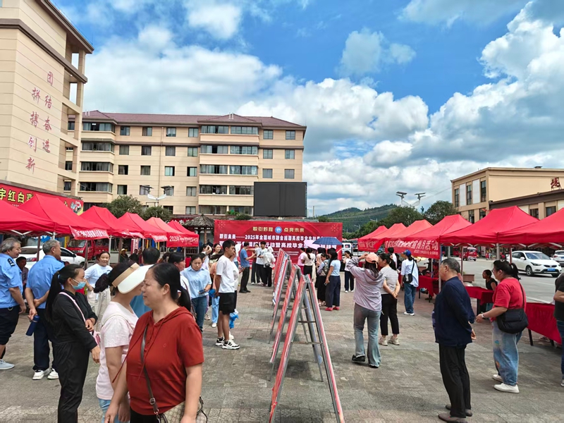 4 、城市招聘會現場 。.jpg