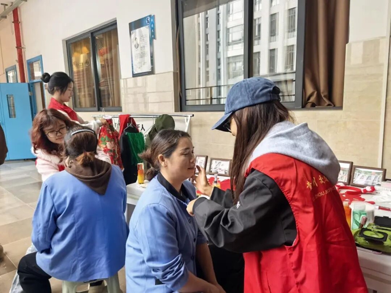 重陽暖校園：貴州交職大用鏡頭為“校園守護者”定格幸福瞬間。