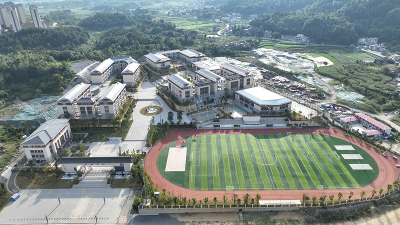 金沙教育研究院教育集團高級中學  吳艷禹  攝