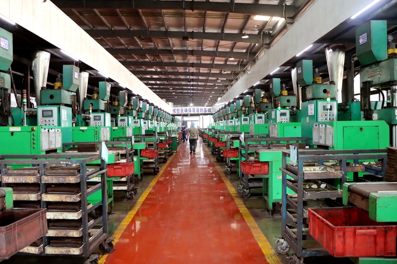 乘勢而上開新局，奮楫揚帆破浪行。