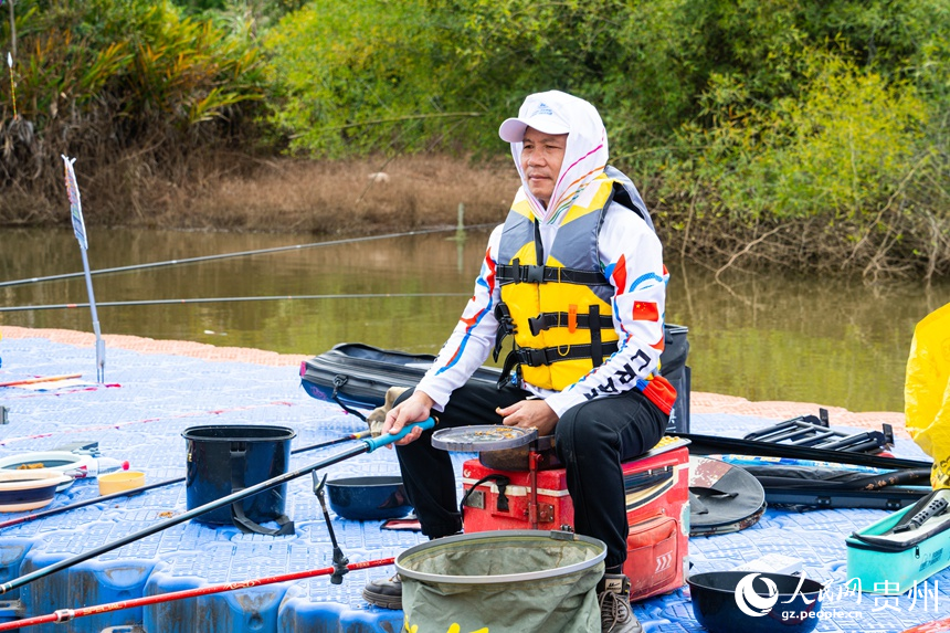 選手穩坐釣臺。人民網 陽茜攝jpg