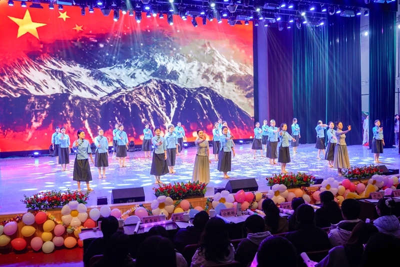 節目表演。