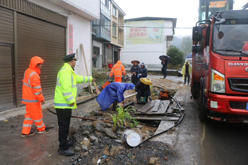 聯合開展路域環境整治。