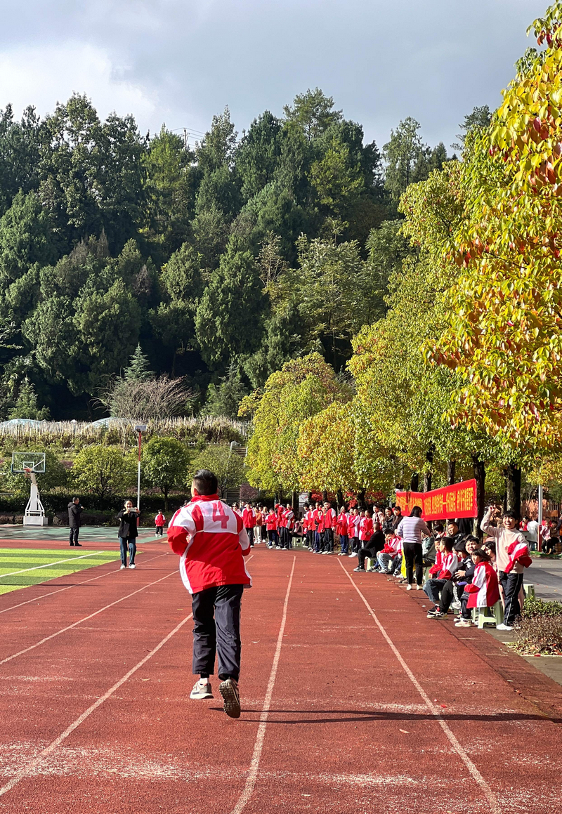 “400米短跑“運動項目。任思宇攝