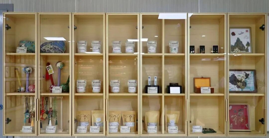 中醫文創產品展示區。