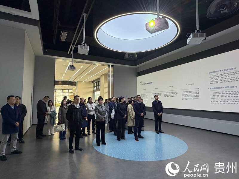 圖一：11月11日，考察團實地調研貴安新區數據標注產業情況及貴安光谷智算產業園。 貴州省大數據局供圖
