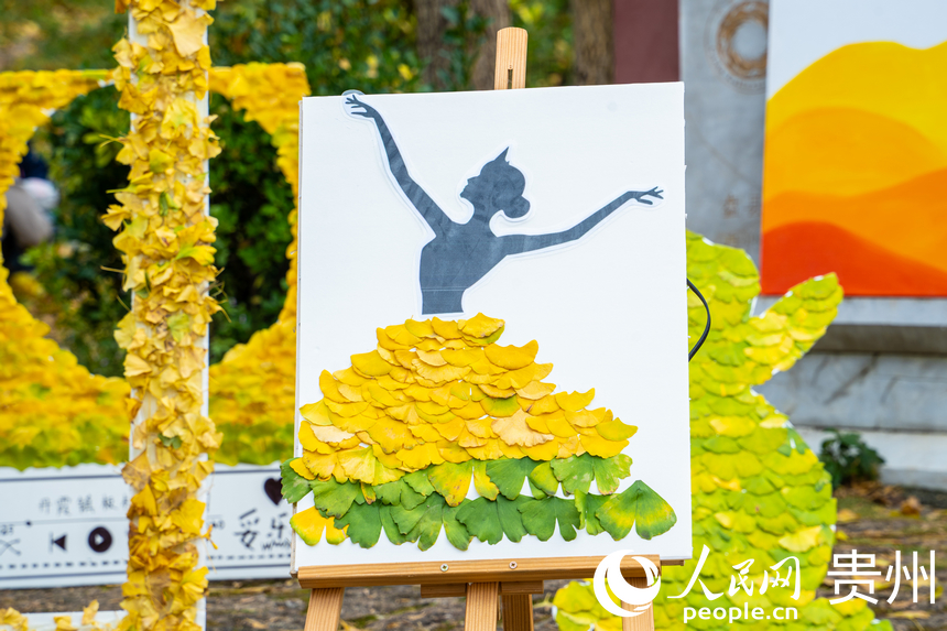 游學師生們制作的銀杏擺件。人民網 陽茜攝